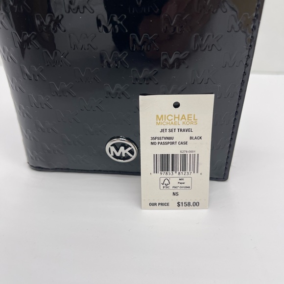 Michael Kors Jet Set Travel Md Signatu Patent Logo Debossed  Passport Case
Black - Picture 9 of 16